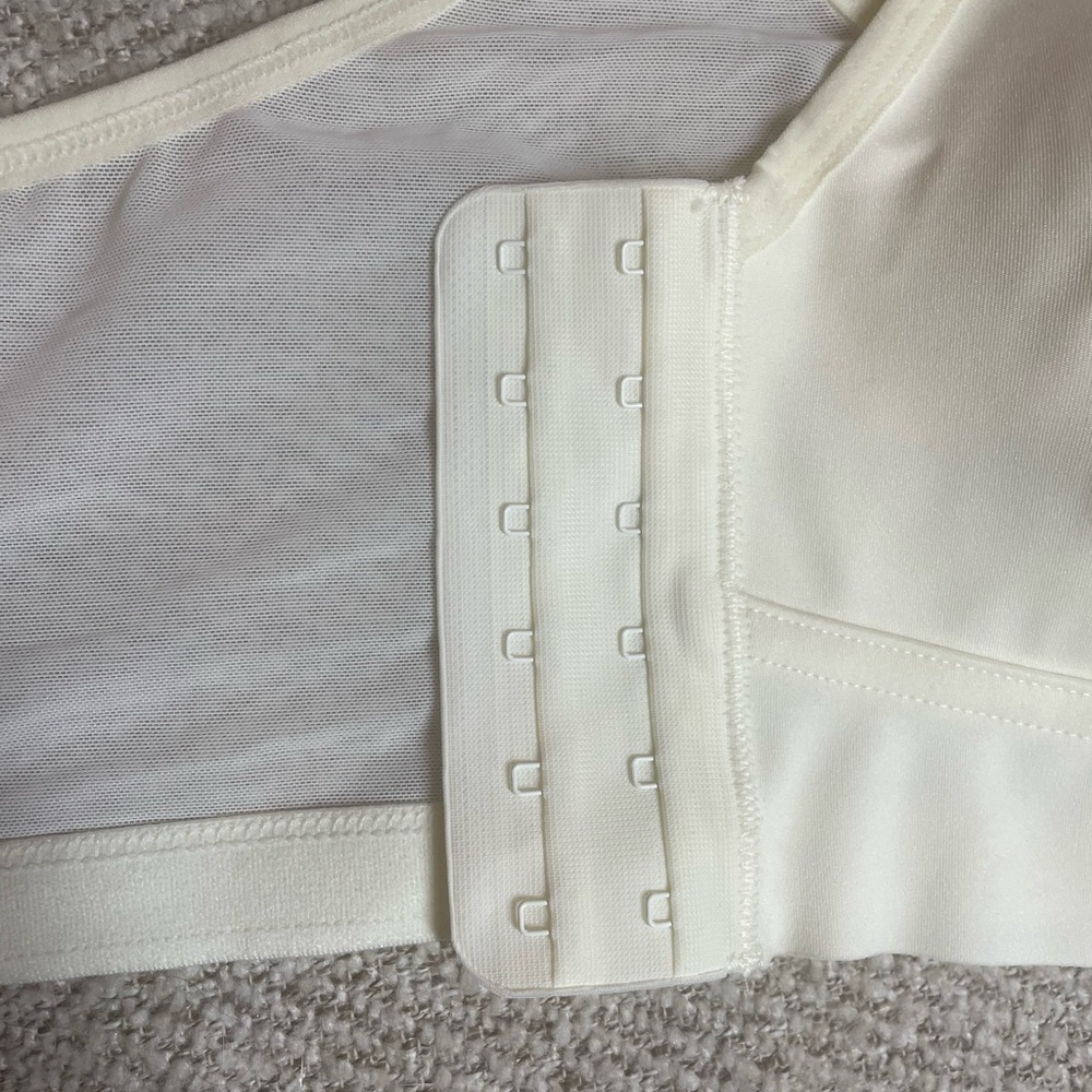 AnaOno Bianca Pocketed Front Closure Sports Bra - Picture 10 of 13